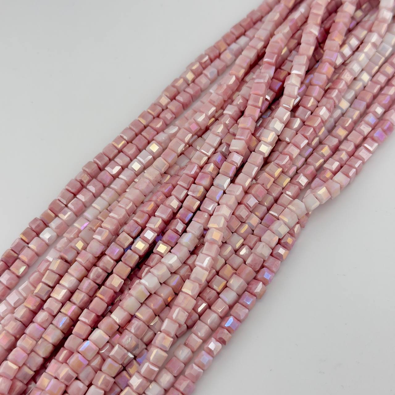 Чешское стекло размер 4мм цвет розовый